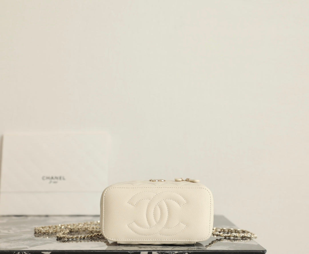 CHANEL 25C Vanity 17cm Cream Grained Calfskin