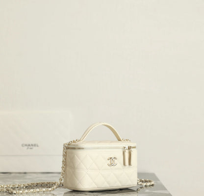 CHANEL 25C Vanity 17cm Cream Grained Calfskin