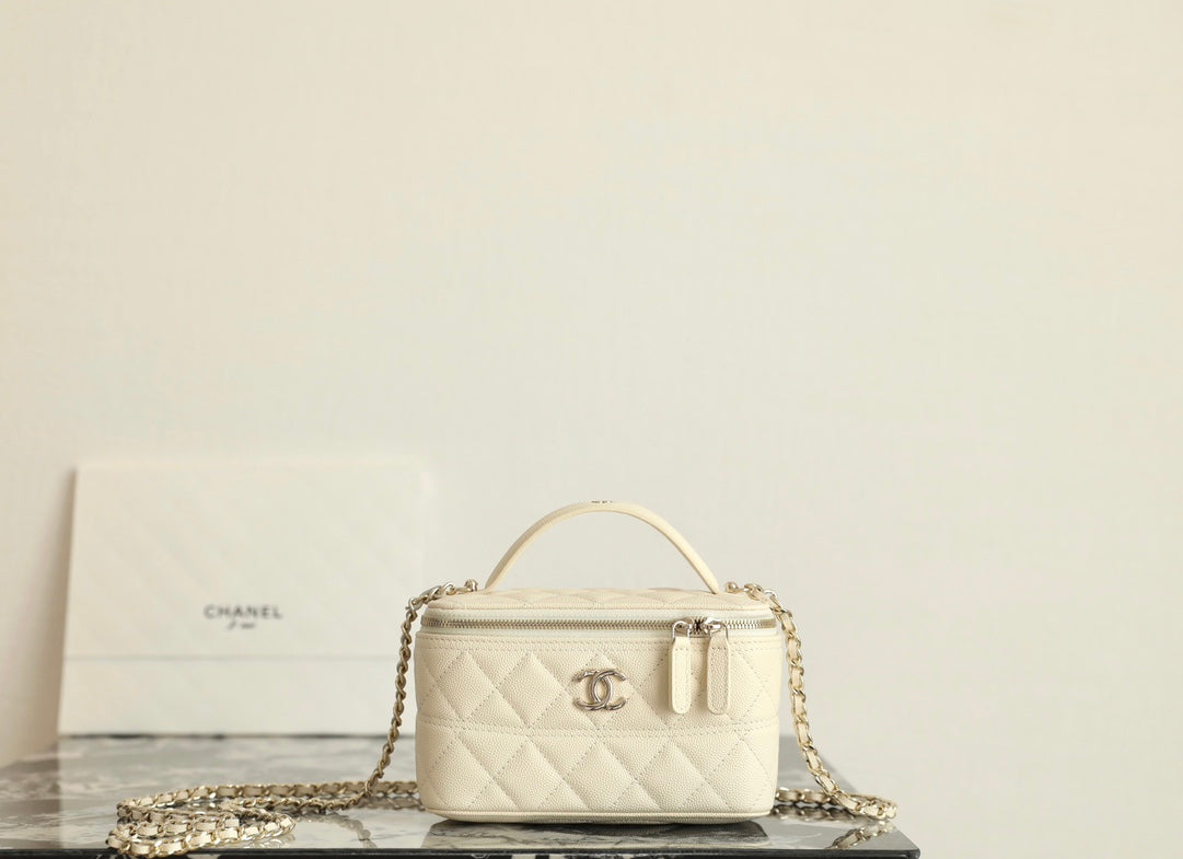 CHANEL 25C Vanity 17cm Cream Grained Calfskin