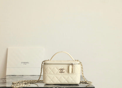 CHANEL 25C Vanity 17cm Cream Grained Calfskin