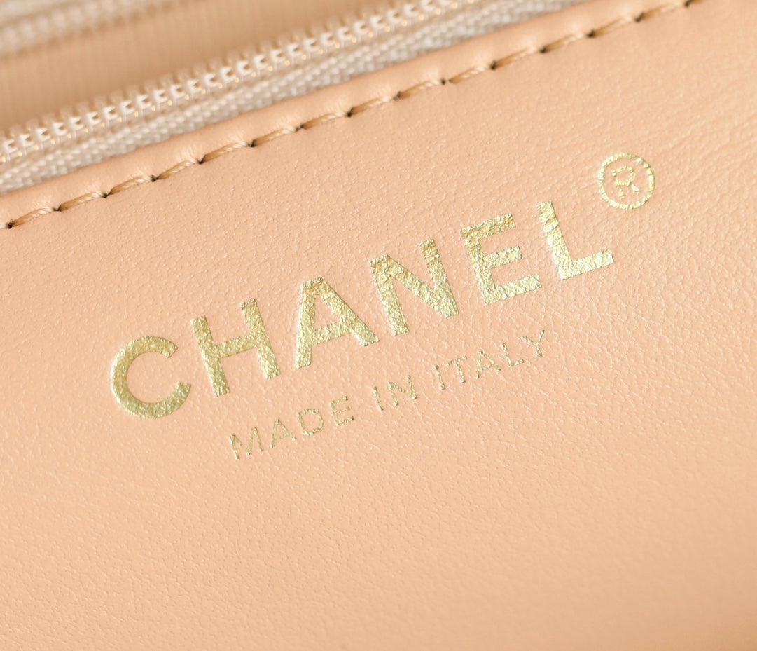 CHANEL 24K Nano 19cm Kelly Shopper Bag Beige Patent Lambskin
