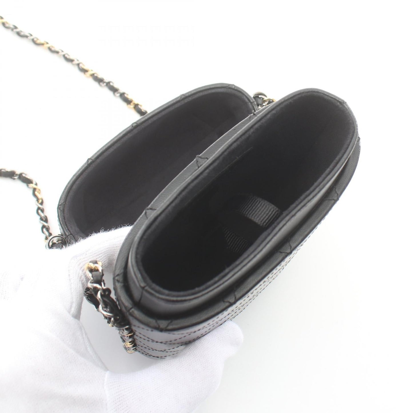 Chanel Matelasse Leather Shoulder Bag Black