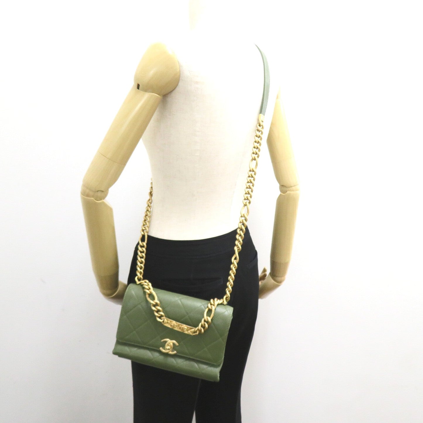 Chanel CC Caviar Matelasse Flap Crossbody Bag  Leather Shoulder Bag AS2711