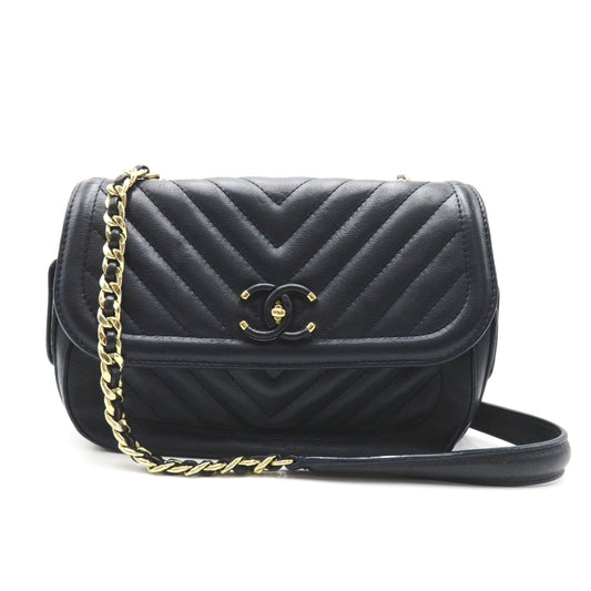 Chanel CC Chevron Flap Messenger Bag  Leather Shoulder Bag in New Condition