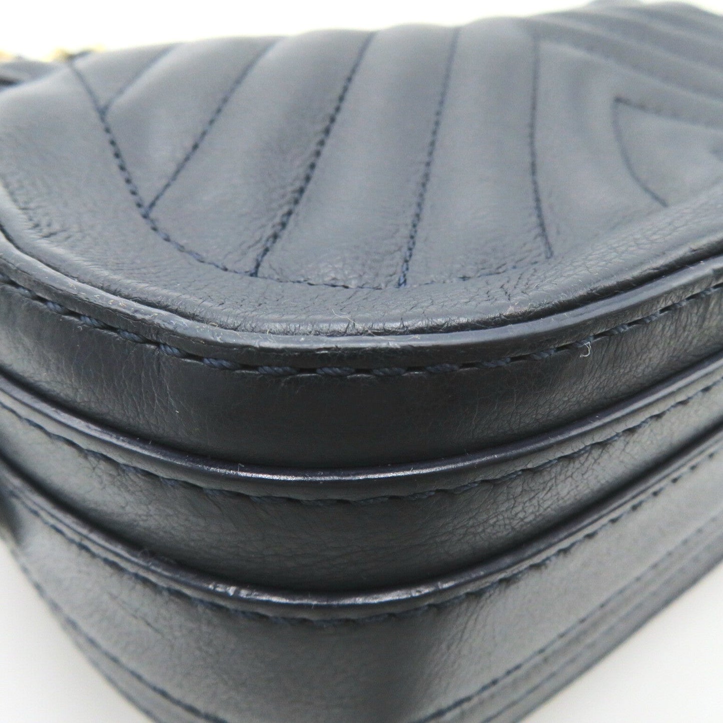 Chanel CC Chevron Flap Messenger Bag  Leather Shoulder Bag in New Condition