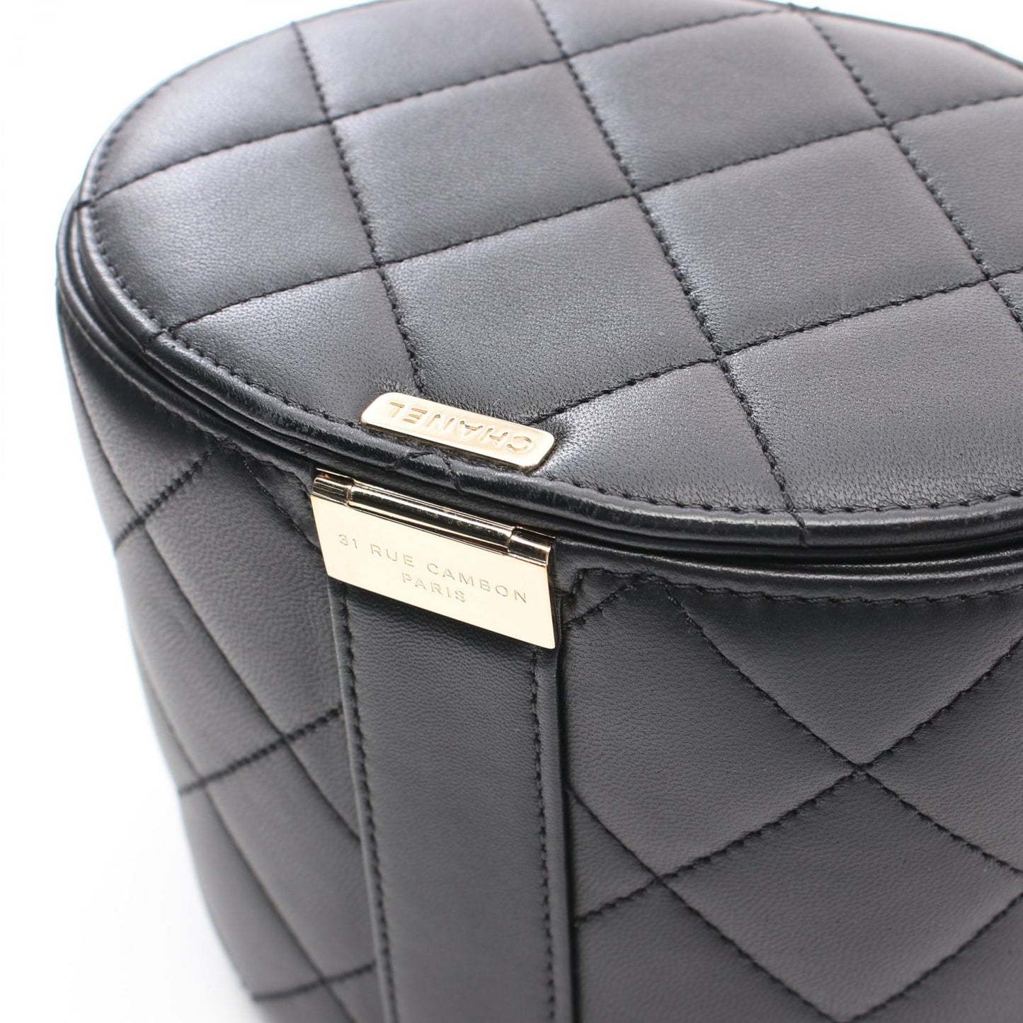 Chanel CC Matelasse Vanity Bag  Leather Shoulder Bag AS1355 in Great Condition