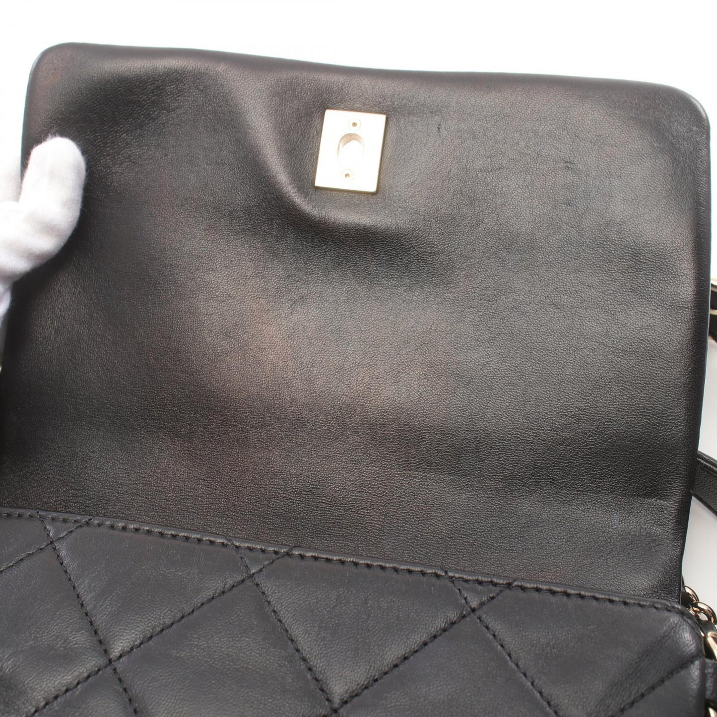 Chanel Matelasse Leather Shoulder Bag AS3100