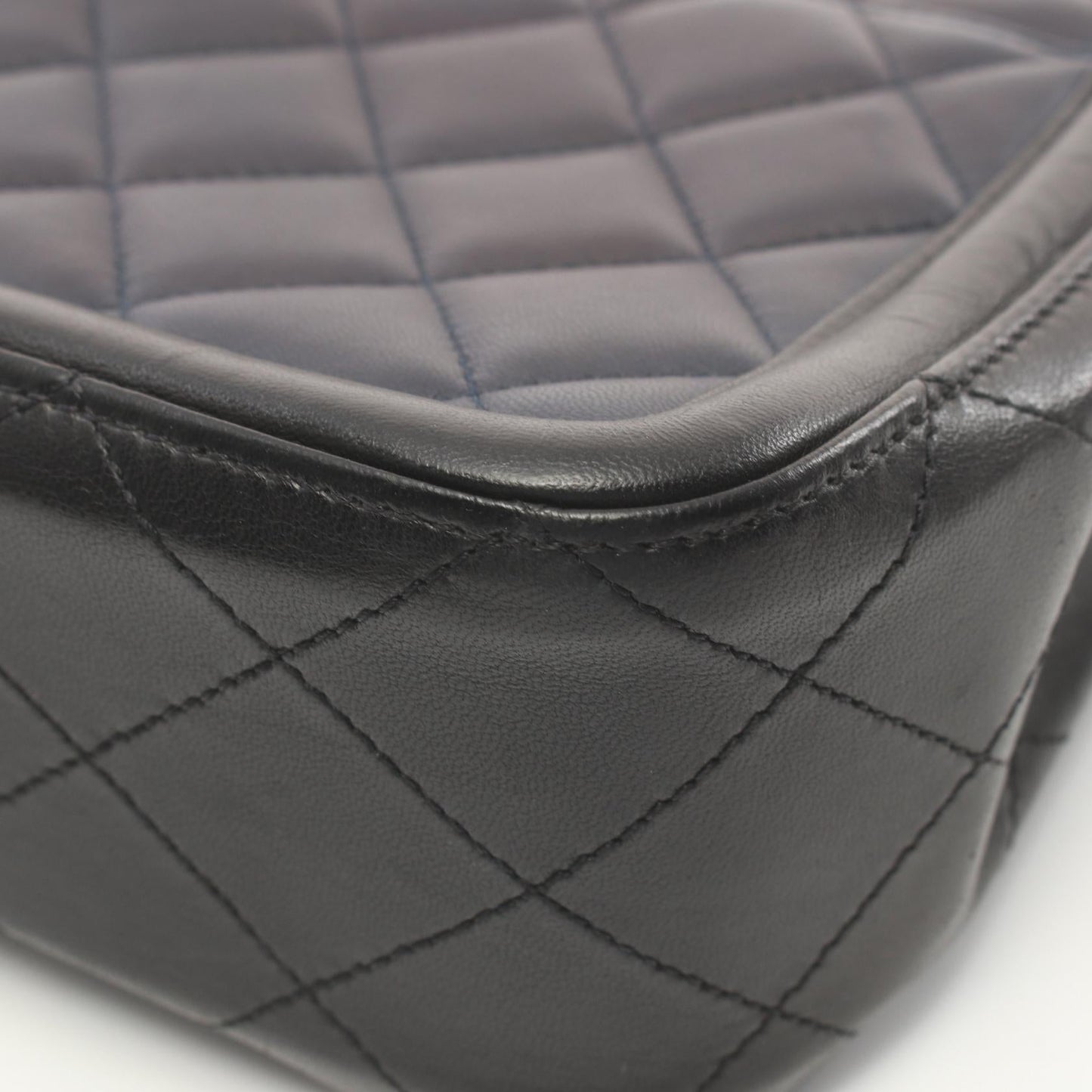 Chanel Matelasse Shoulder Bag Leather Shoulder Bag in Great Condition
