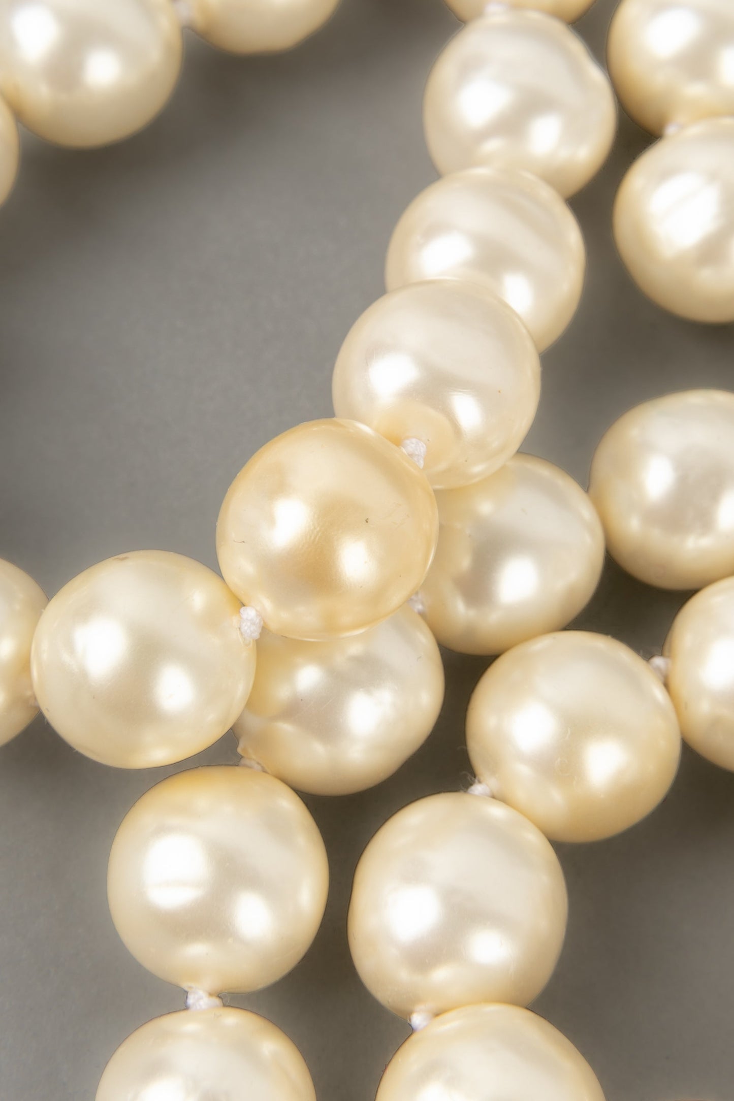 Collier / sautoir de perles nacres Chanel
