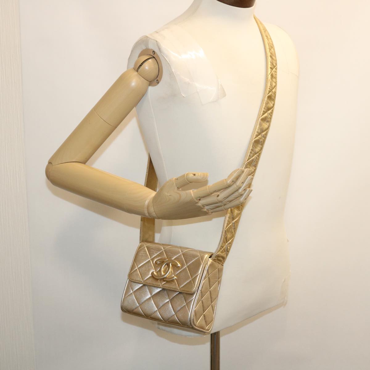 CHANEL Matelasse Shoulder Bag Lamb Skin Gold CC 29567A