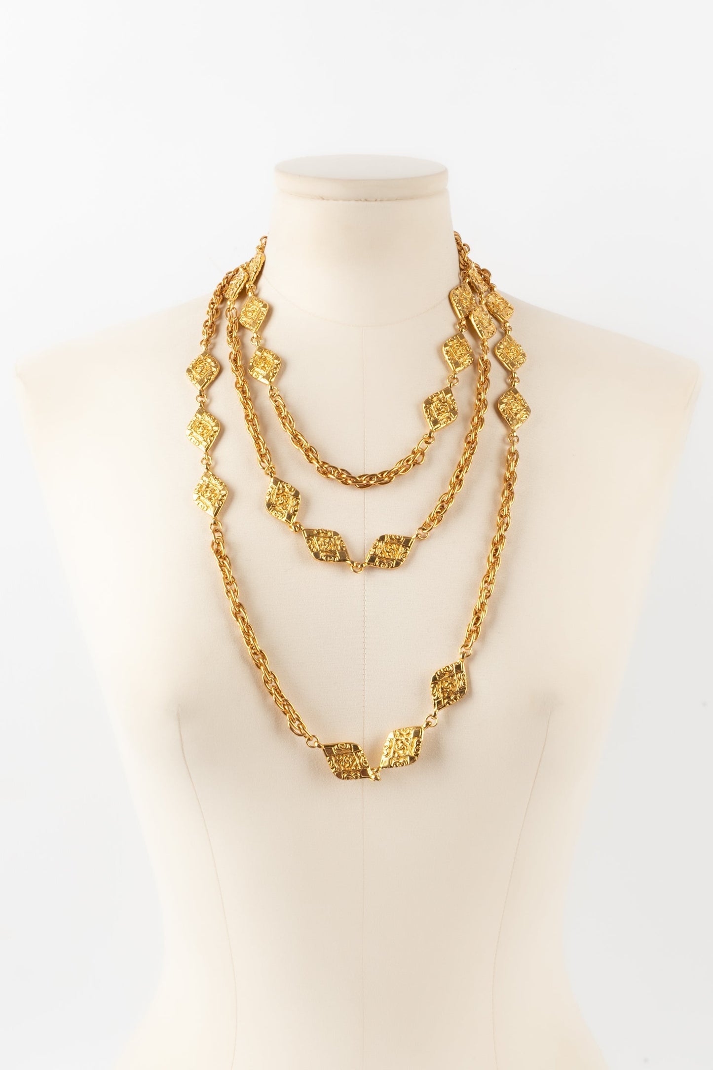 Collier / sautoir en mtal dor Chanel