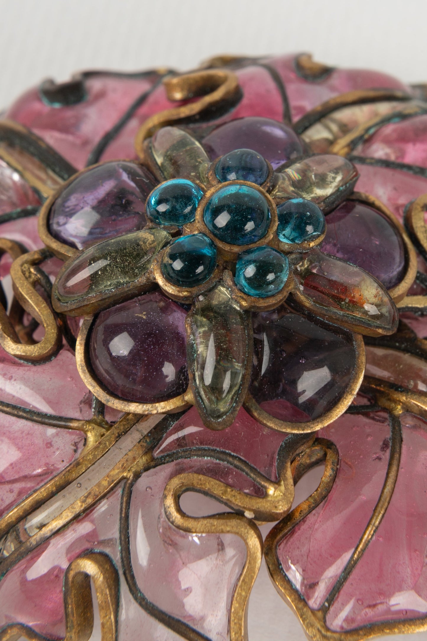 Broche en pte de verre Chanel 1990s