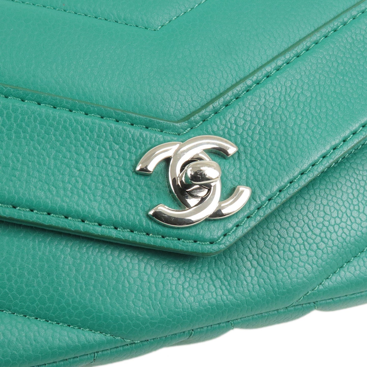 CHANEL V Stitch Caviar Skin Chain Shoulder Flap Bag Green