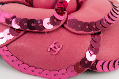 Broche camlia en cuir Chanel