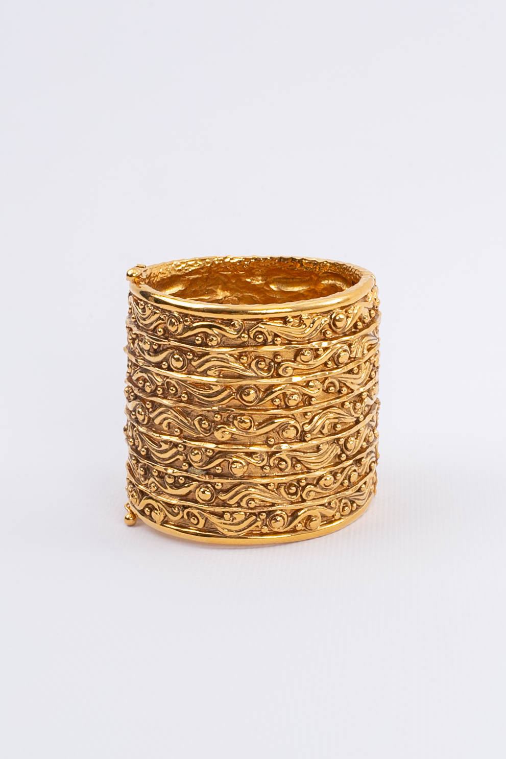 Bracelet manchette dore Chanel 1980s