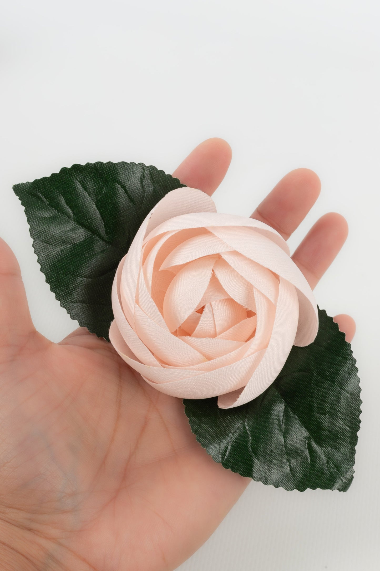 Broche camlia Chanel