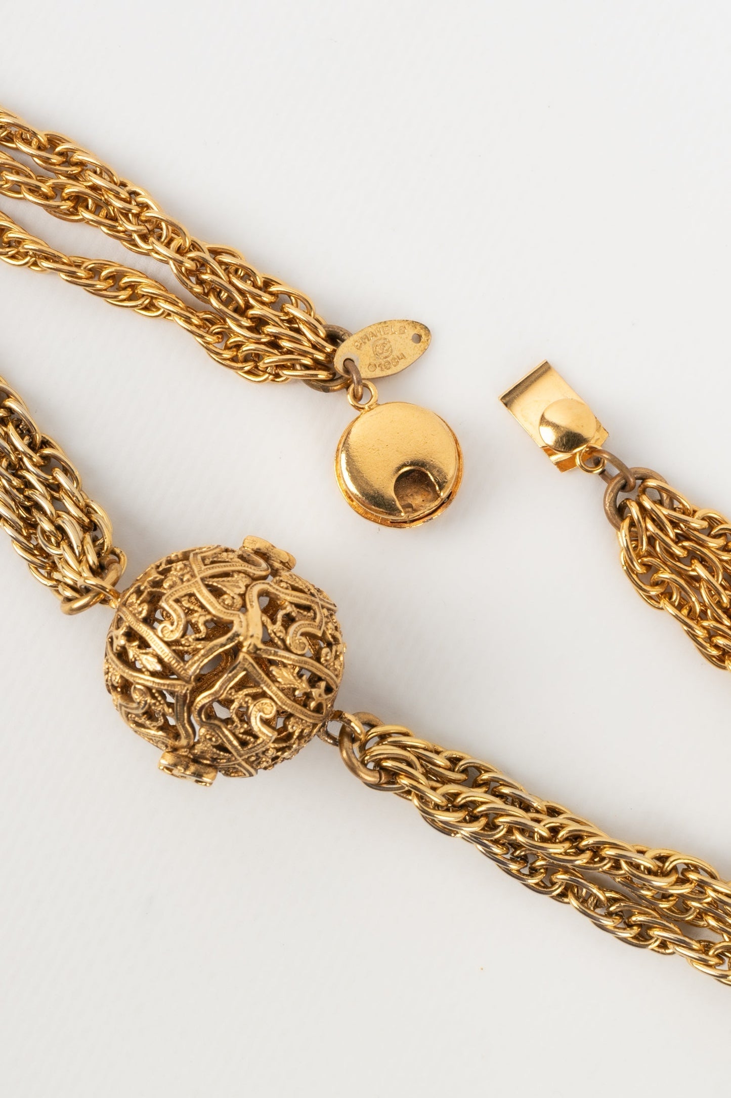 Collier dor Chanel 1984