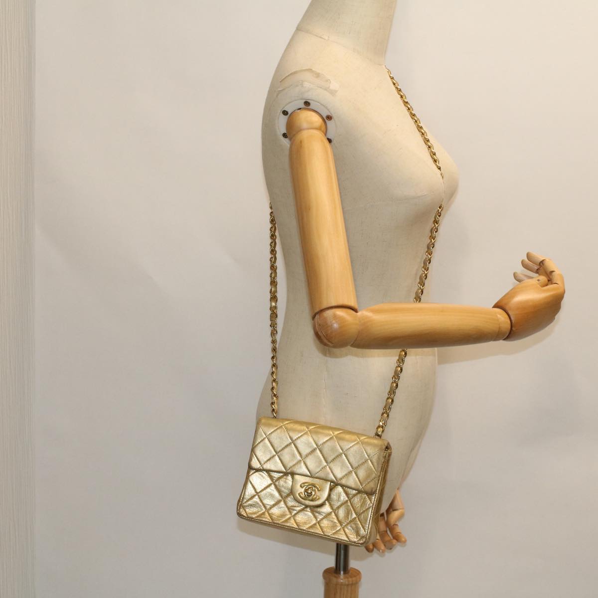 CHANEL Matelasse Turn Lock Chain Shoulder Bag Lamb Skin Gold CC 53752SA