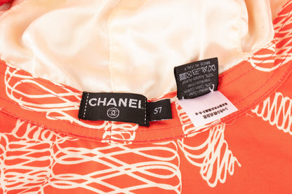 Chapeau orange Chanel
