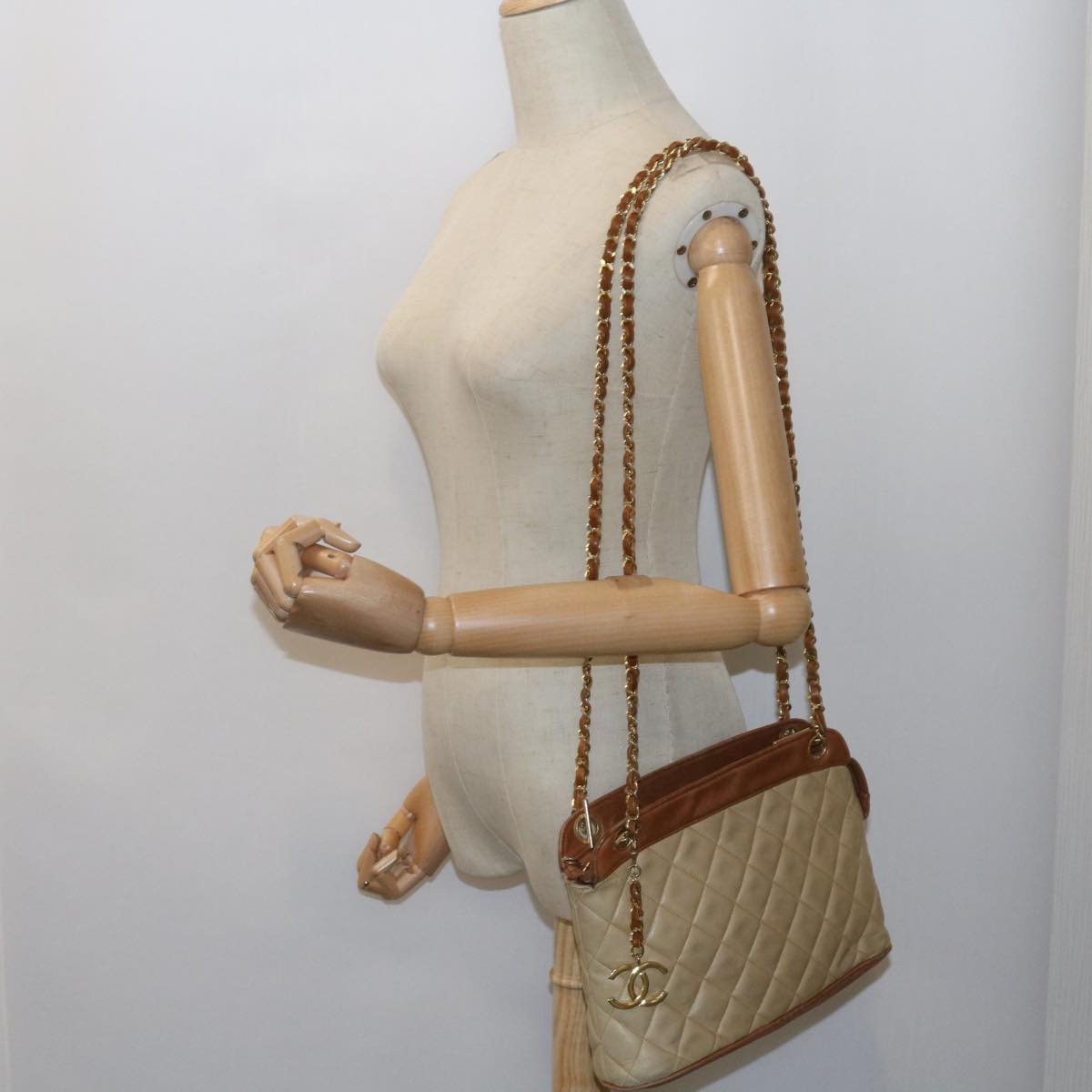 CHANEL Matelasse Chain Shoulder Bag Lamb Skin Beige CC 59907A