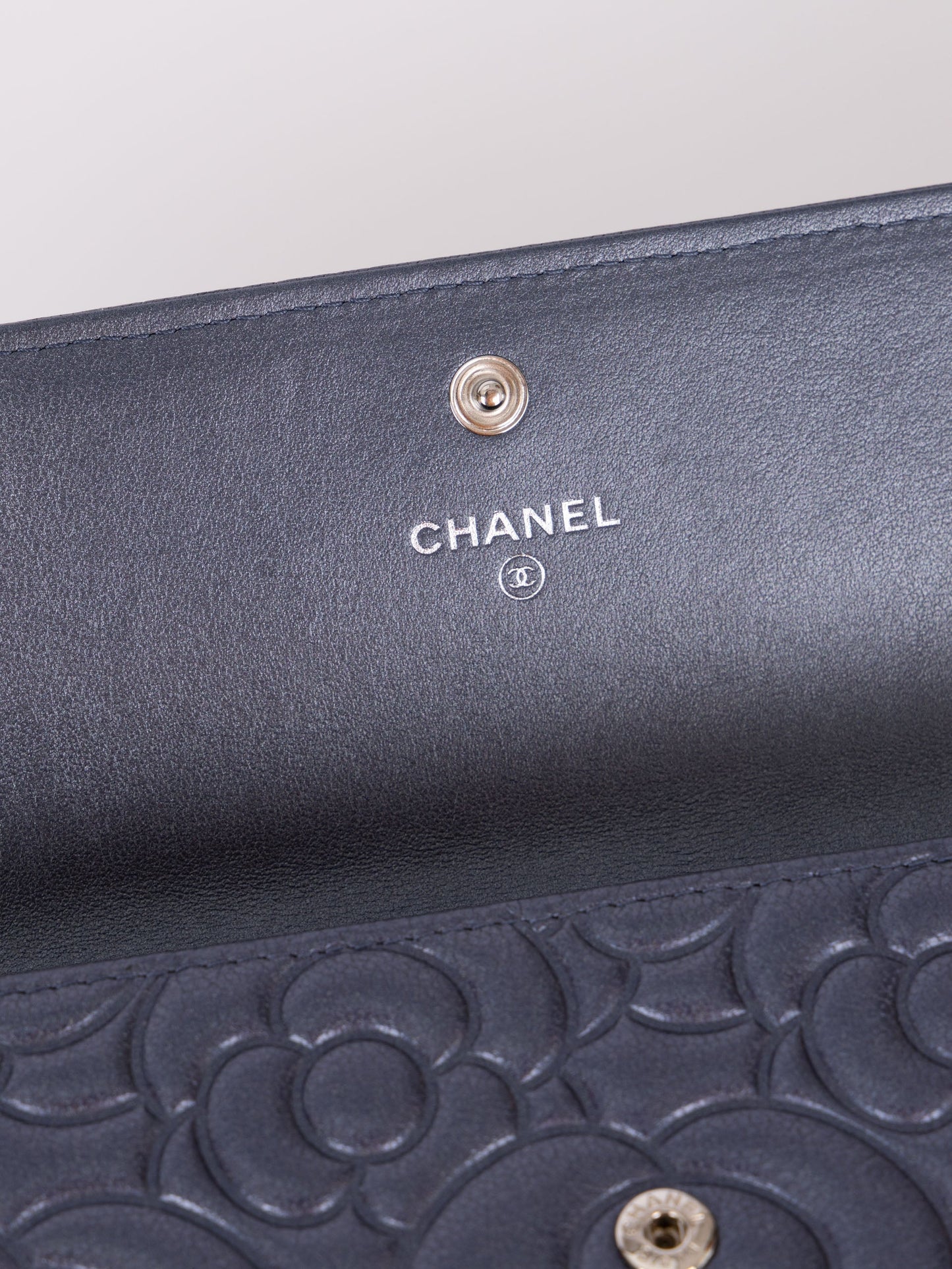Chanel 2019 Goatskin Iridescent Camellia Wallet w/ Chain