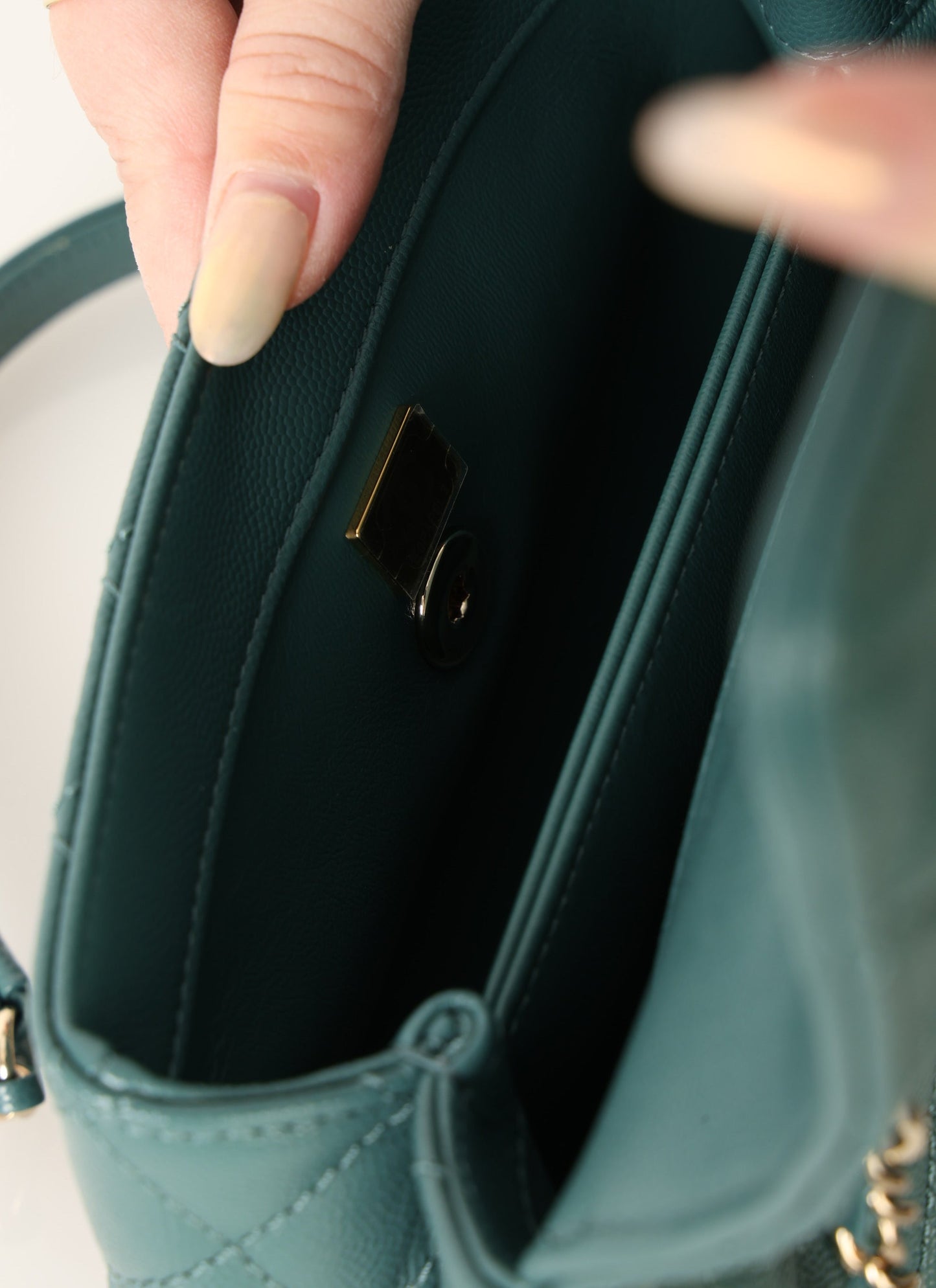 Chanel 21A Caviar Small Coco Handle