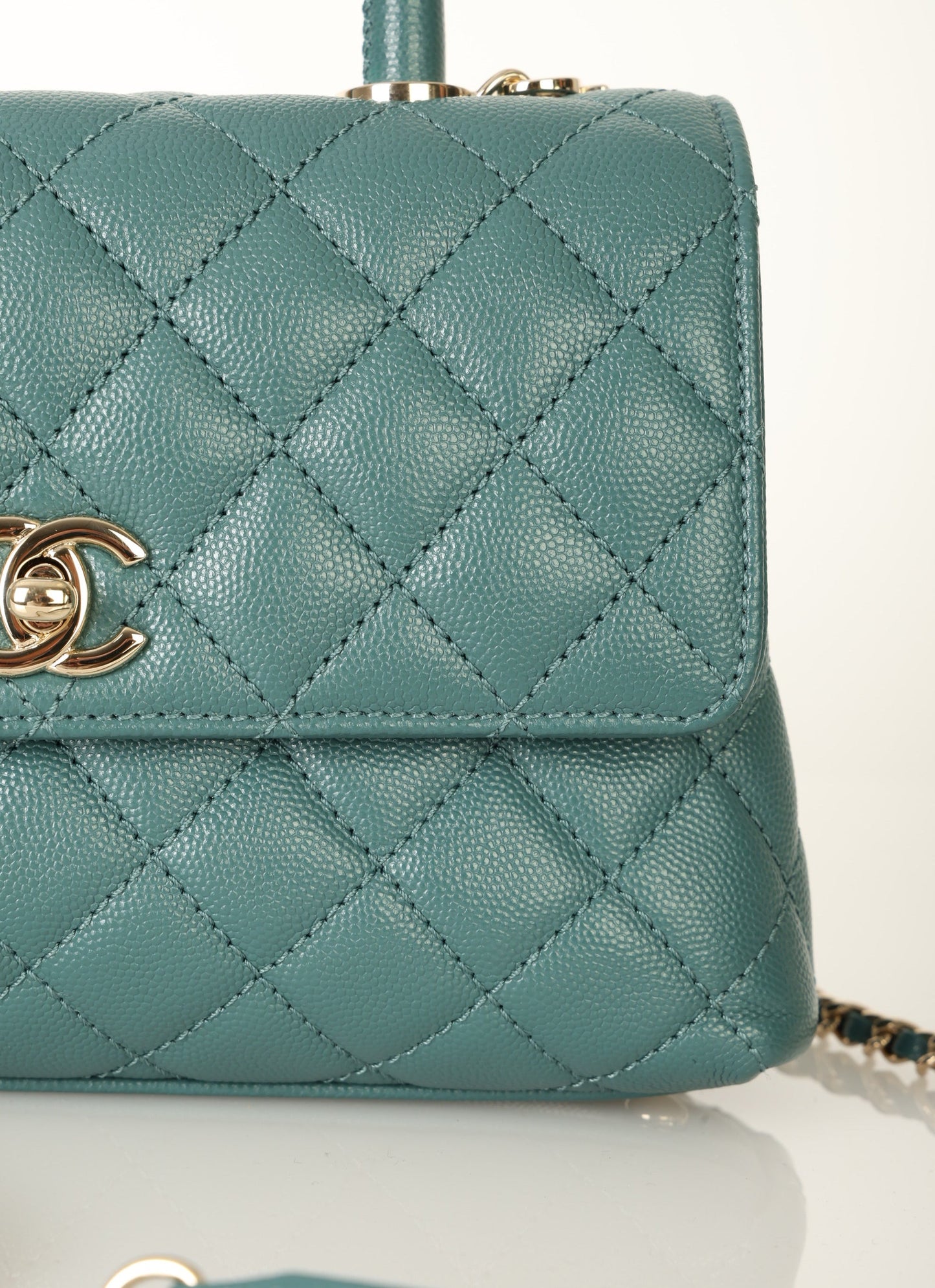 Chanel 21A Caviar Small Coco Handle