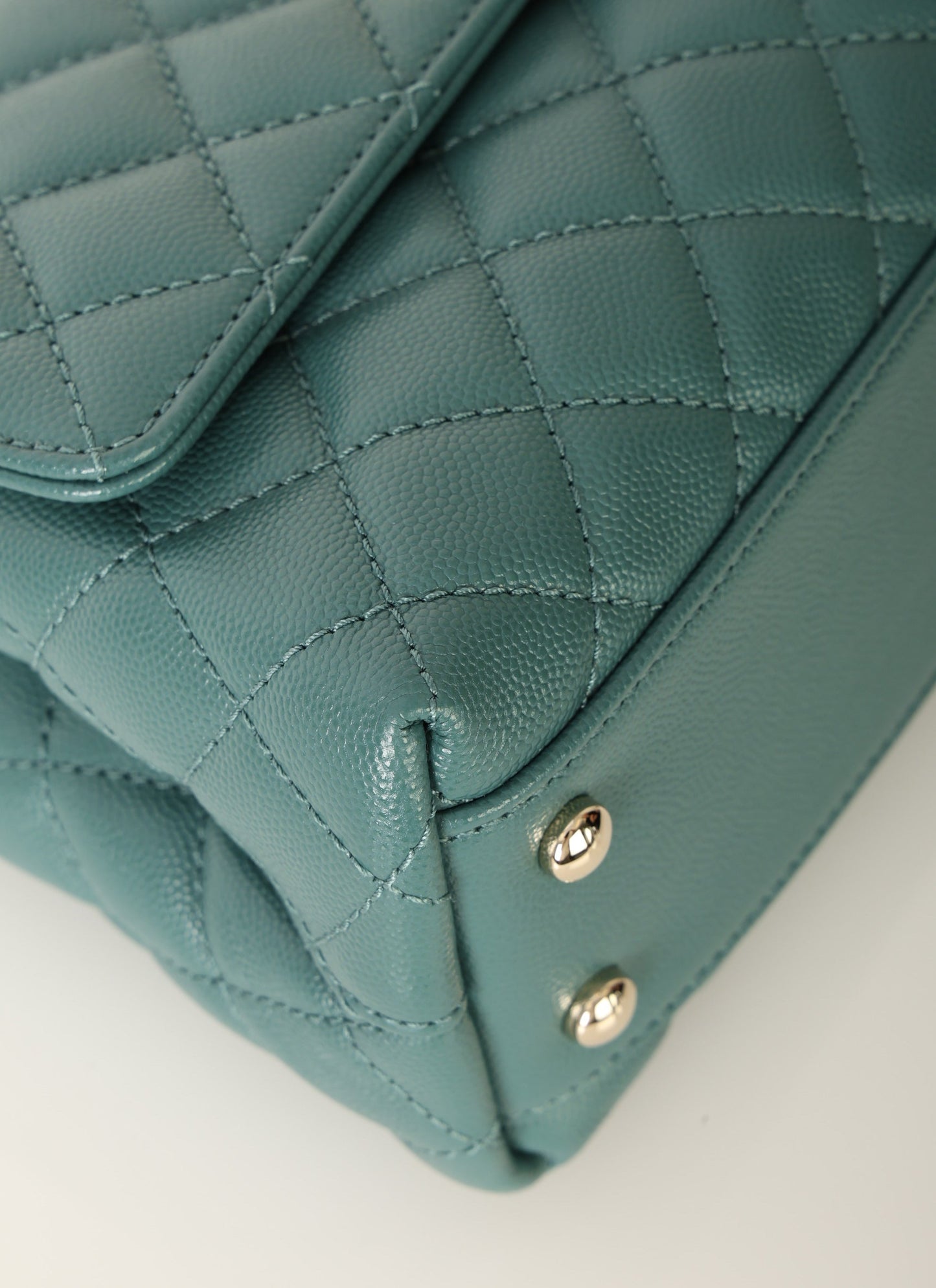 Chanel 21A Caviar Small Coco Handle