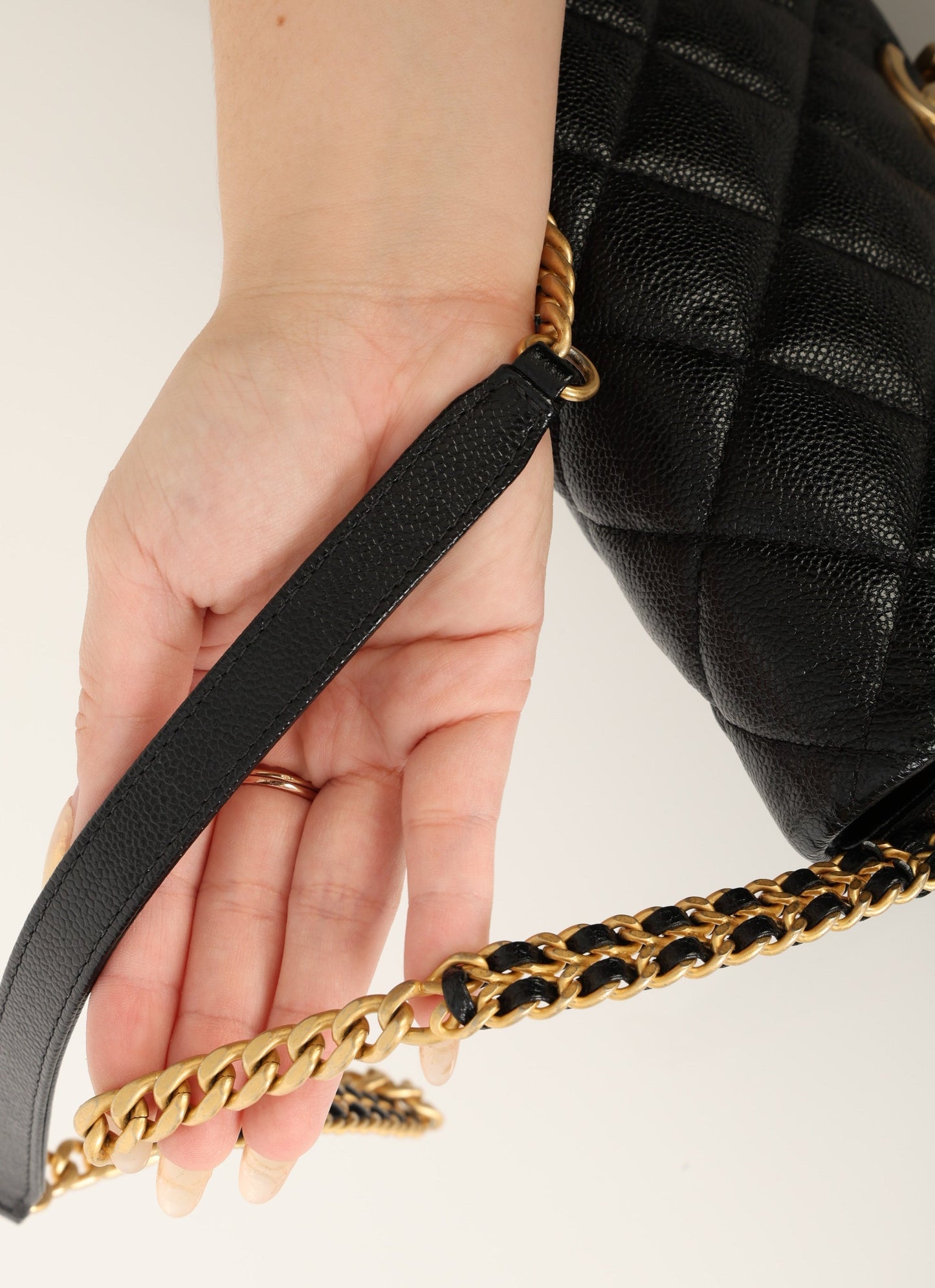 Chanel 22P Caviar Large Melody Flap