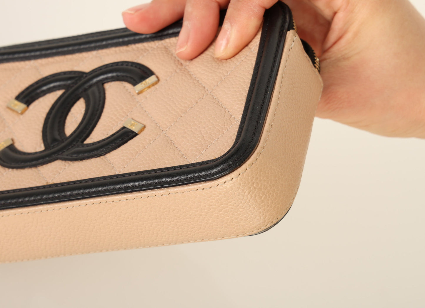 Chanel 2018 Caviar Filigree Chain Shoulder Bag
