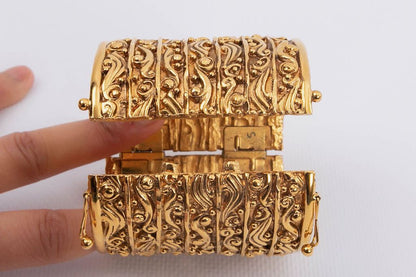 Bracelet manchette dore Chanel 1980s
