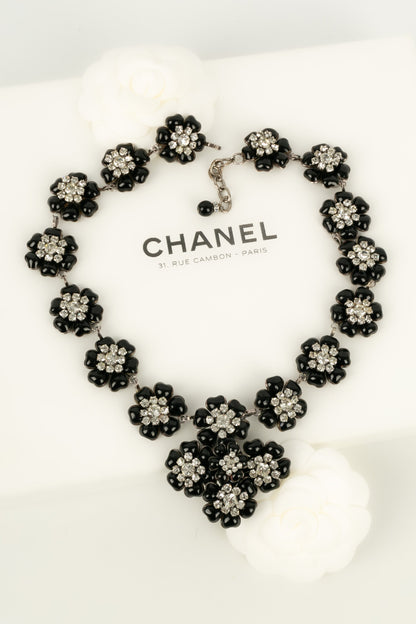Collier camlias en pte de verre Chanel