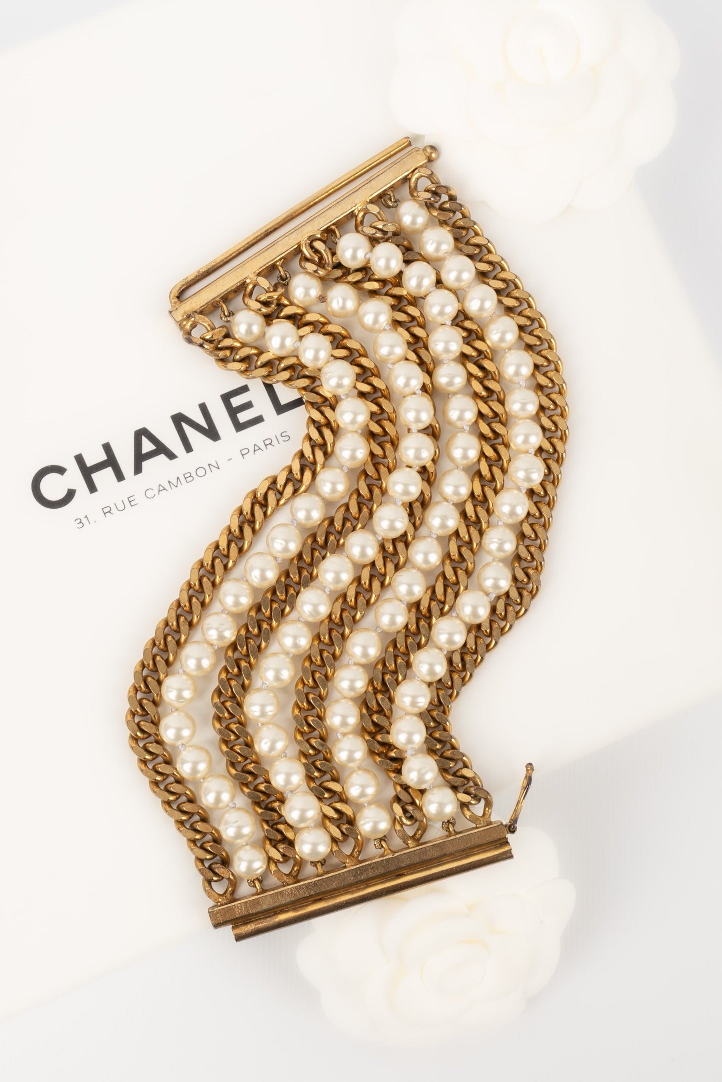 Bracelet de perles nacres Chanel