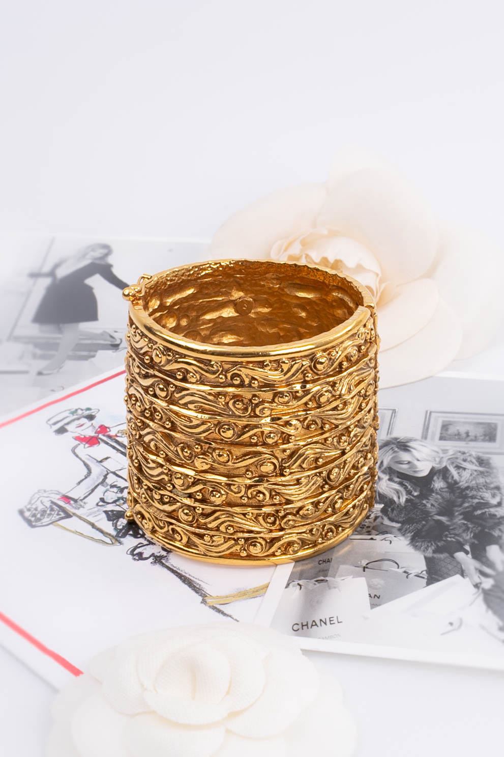 Bracelet manchette dore Chanel 1980s