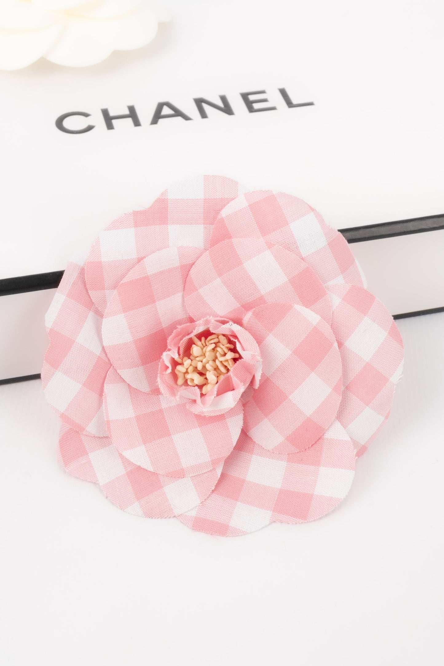 Broche camlia Chanel 1990's