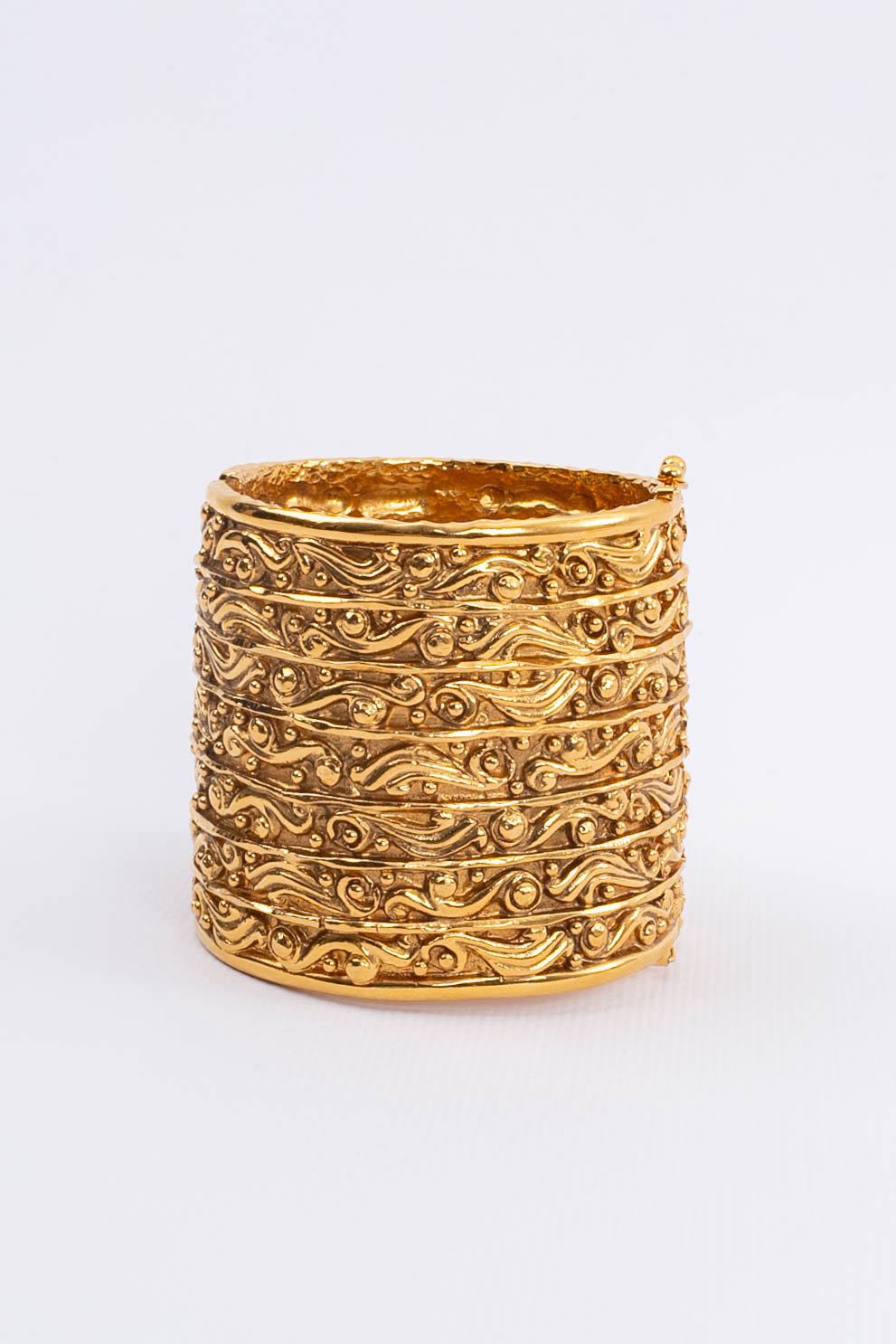 Bracelet manchette dore Chanel 1980s