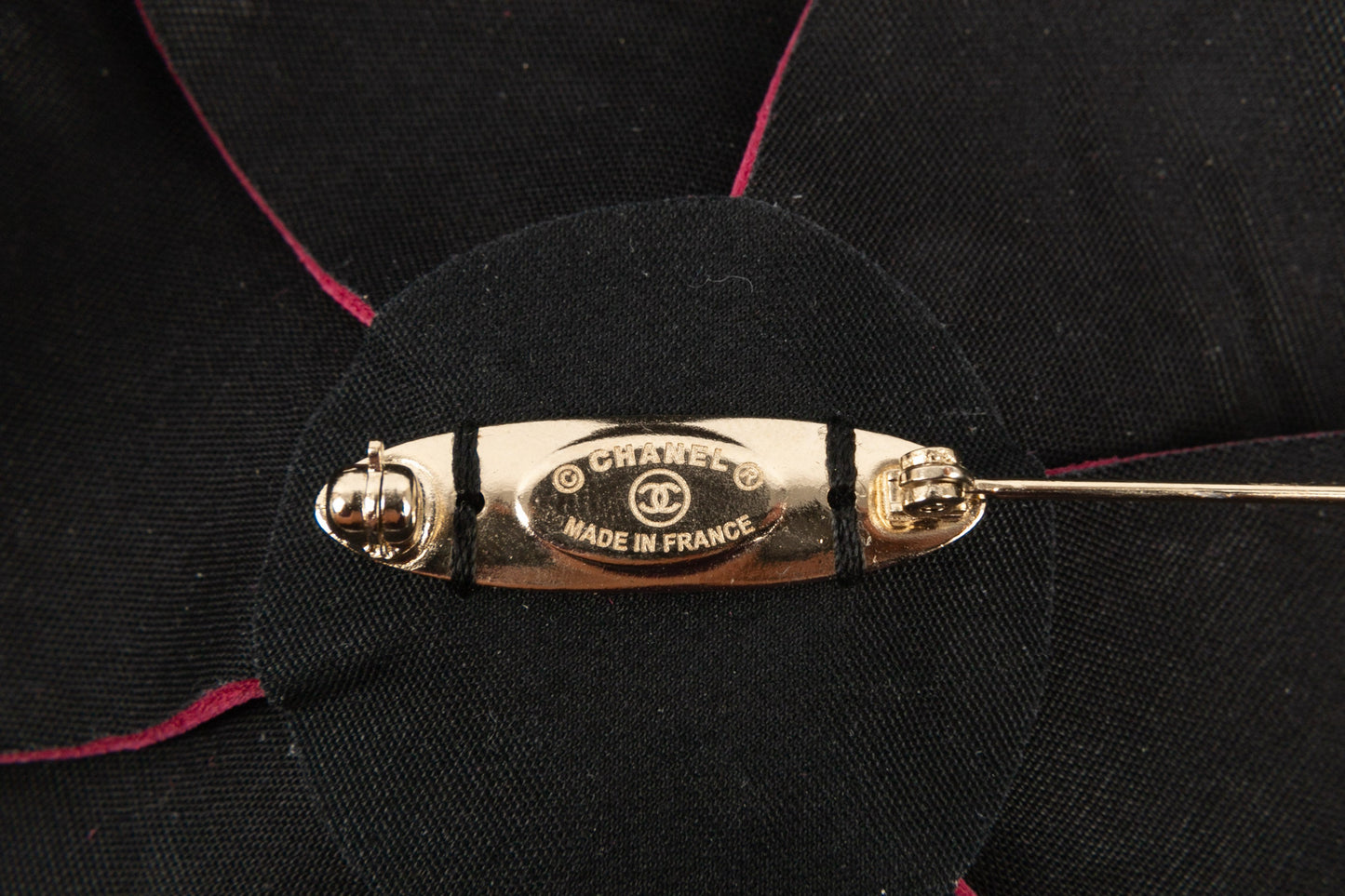 Broche camlia en cuir Chanel
