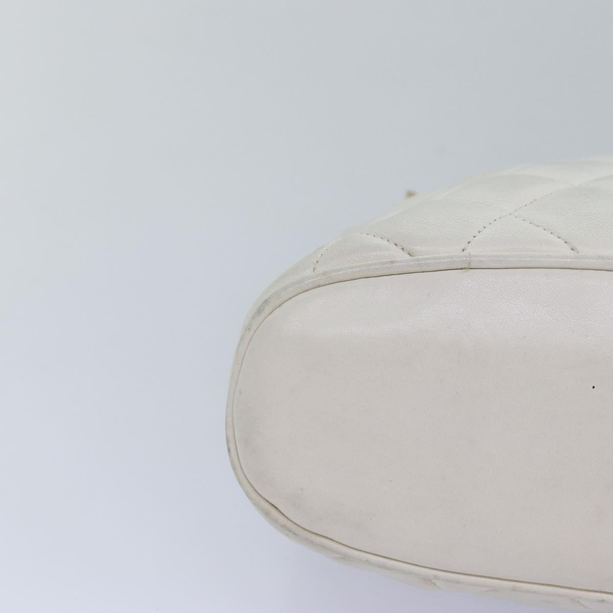 CHANEL Matelasse Chain Shoulder Bag Leather White CC 76482