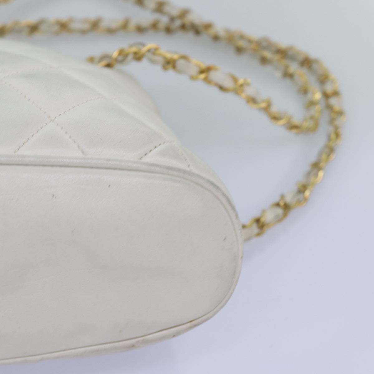 CHANEL Matelasse Chain Shoulder Bag Leather White CC 76482