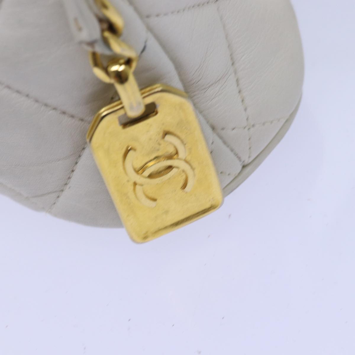 CHANEL Matelasse Chain Shoulder Bag Leather White CC 76482