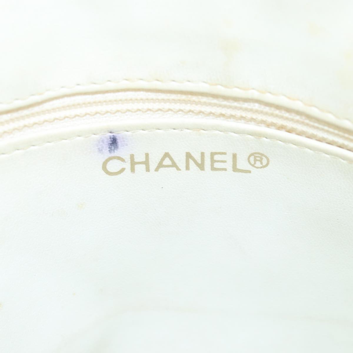 CHANEL Matelasse Chain Shoulder Bag Leather White CC 76482