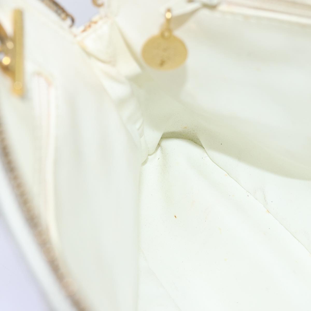 CHANEL Matelasse Chain Shoulder Bag Leather White CC 76482