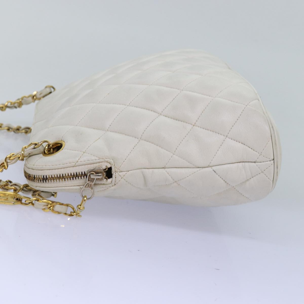CHANEL Matelasse Chain Shoulder Bag Leather White CC 76482