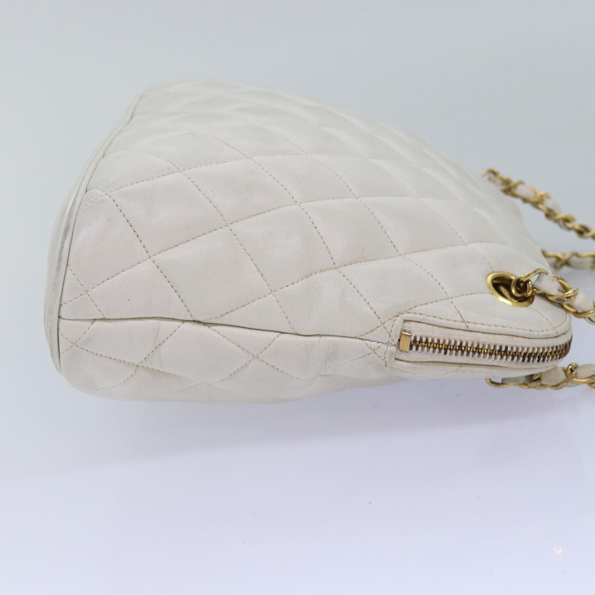 CHANEL Matelasse Chain Shoulder Bag Leather White CC 76482