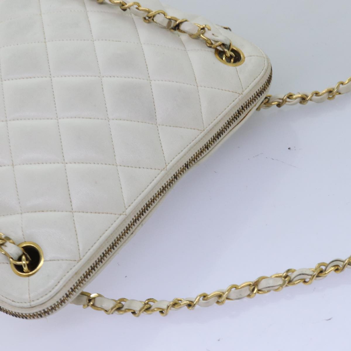 CHANEL Matelasse Chain Shoulder Bag Leather White CC 76482