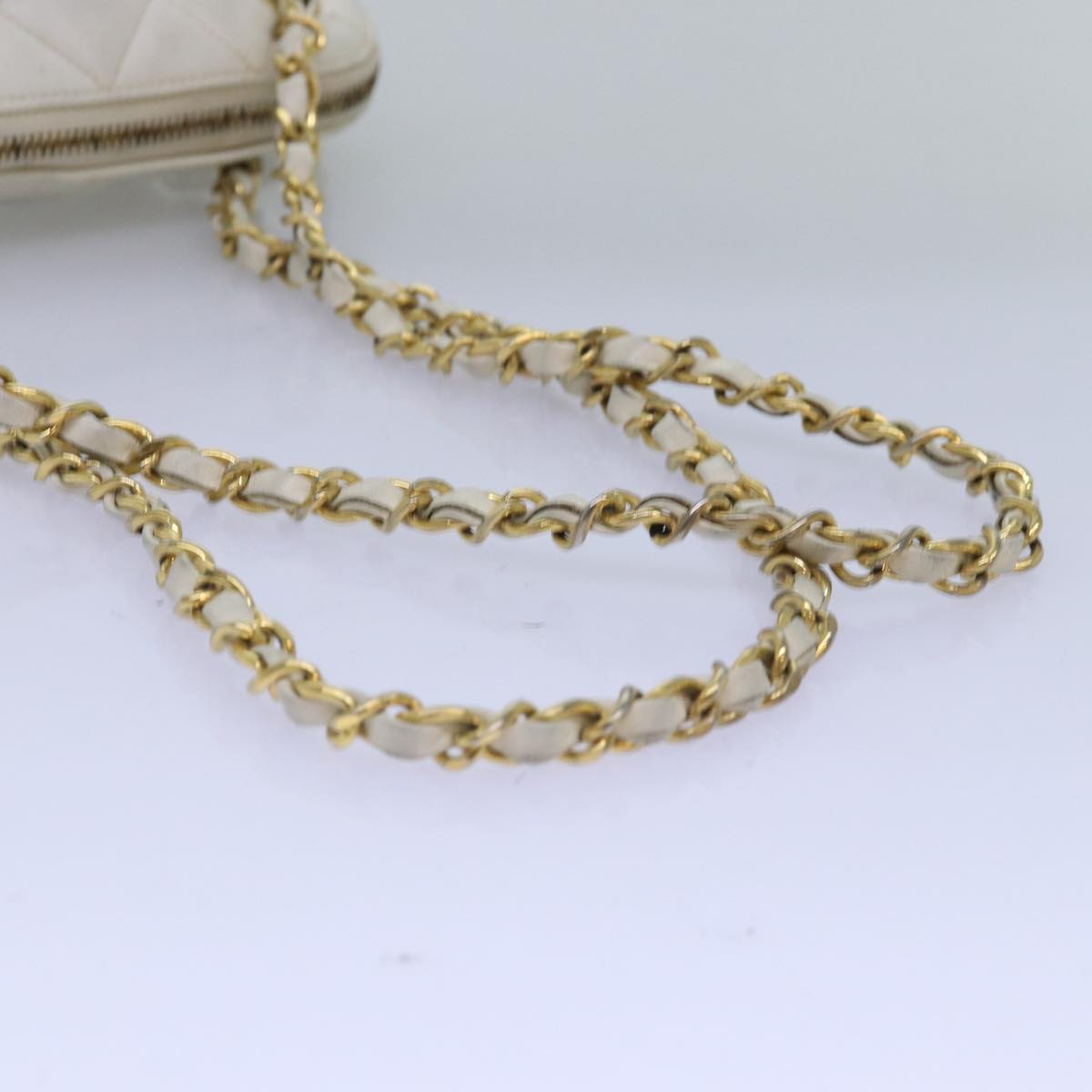 CHANEL Matelasse Chain Shoulder Bag Leather White CC 76482