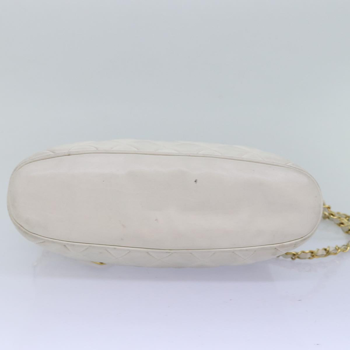 CHANEL Matelasse Chain Shoulder Bag Leather White CC 76482