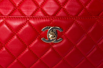 Chanel Red Quilted Lambskin Drawstring Medium GHWHandbag