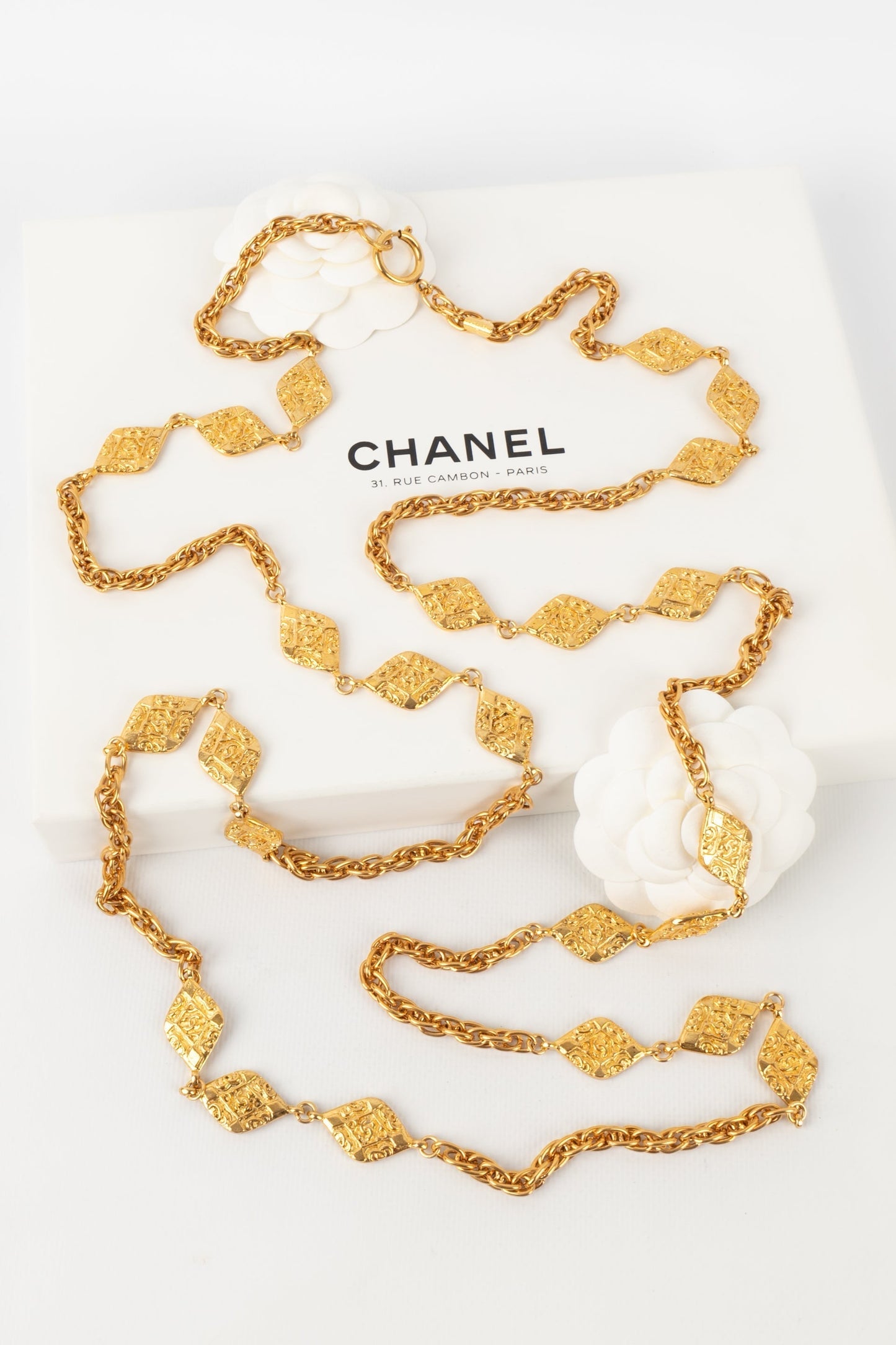 Collier / sautoir en mtal dor Chanel