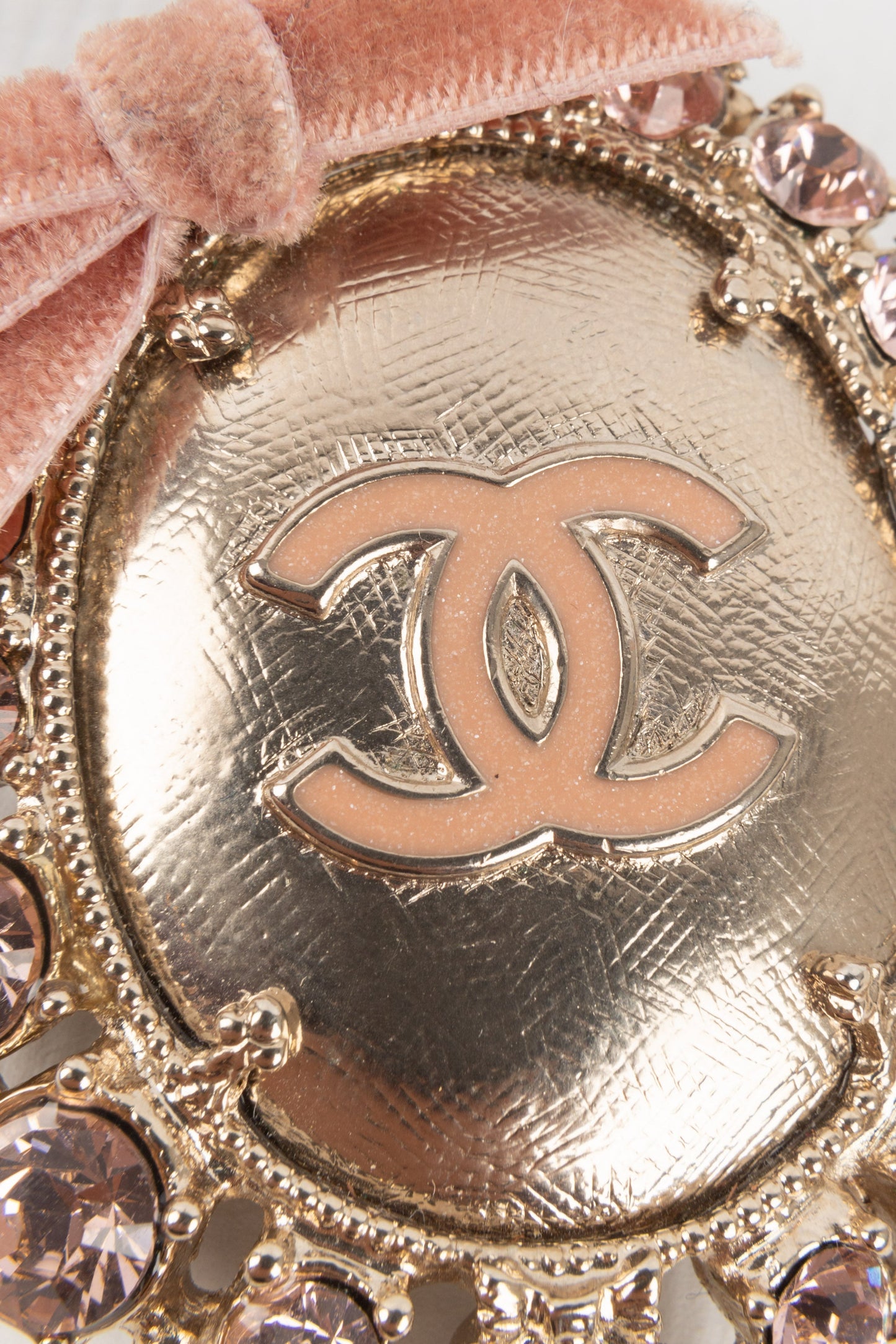 Broche mdaillon Chanel